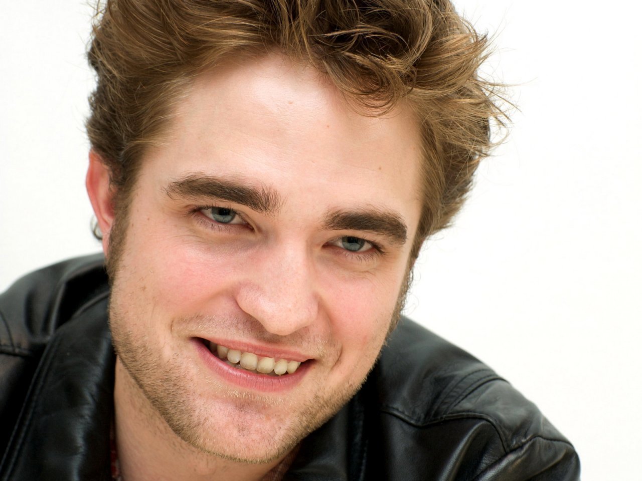 foto-foto Robert Pattinson pemeran Edward cullen di film twilight