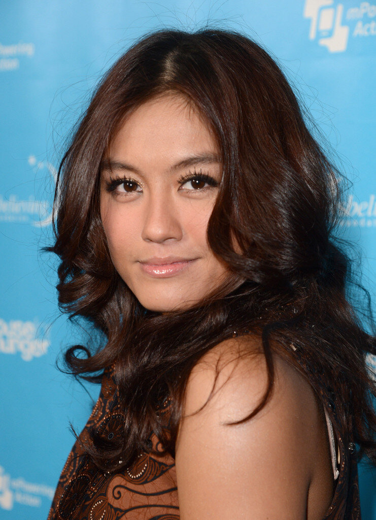 Lirik dan link Download lagu Agnes Monica - Walk