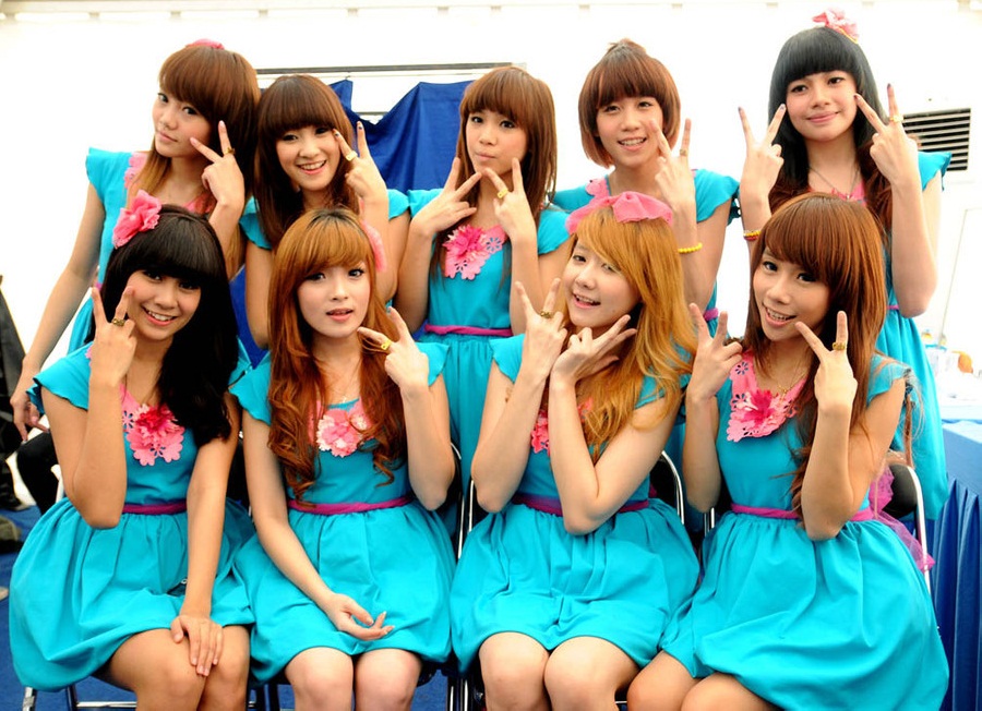 Lirik dan link Download lagu Cherrybelle Pergi ke bulan